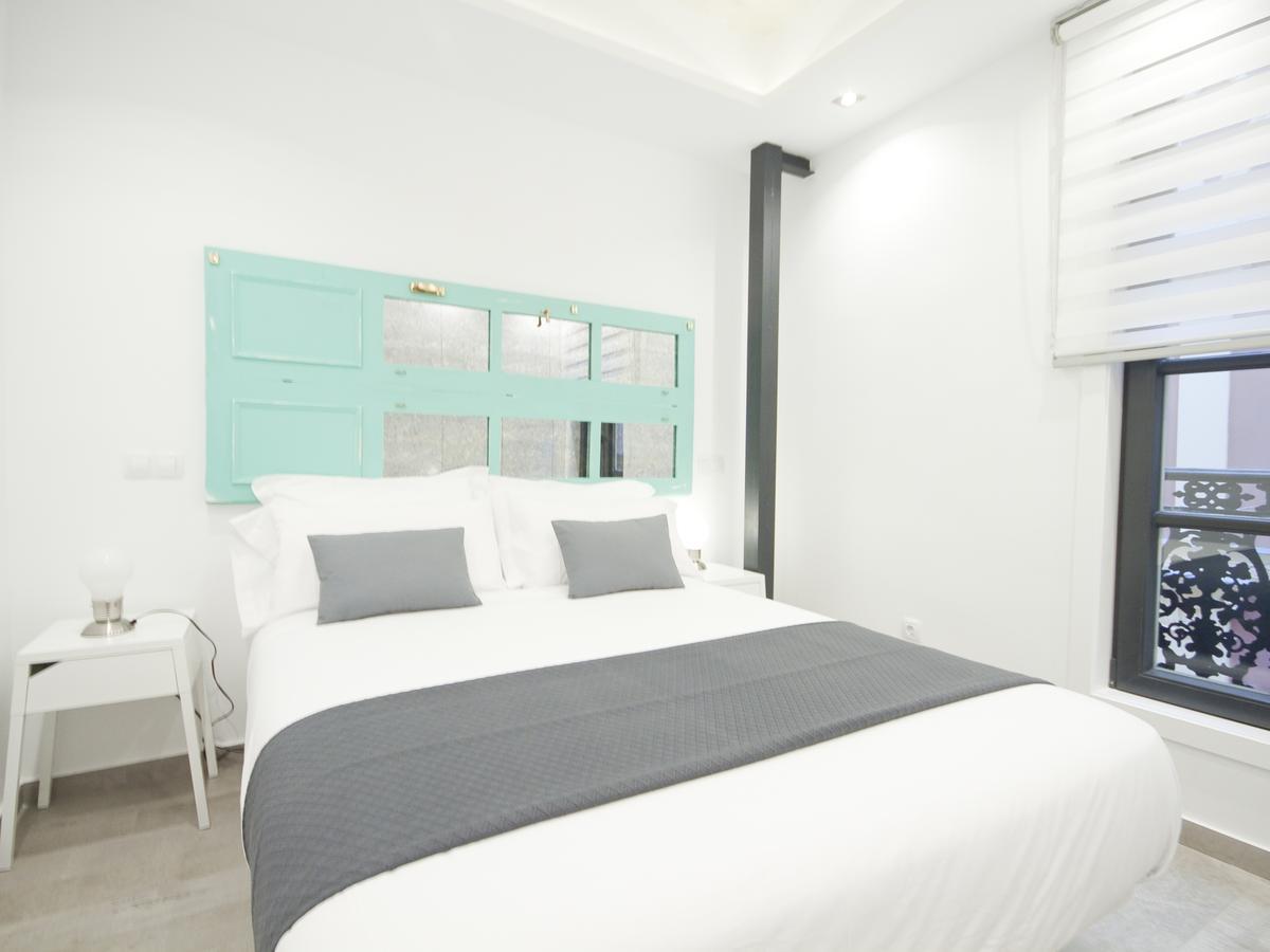 Apartamento Nuevo Y De Lujo En Puerta Del Sol Madrid Esterno foto